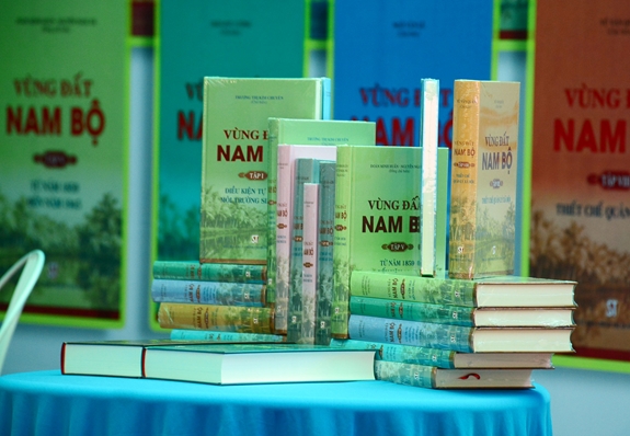 Hình ảnh bộ sách “Vùng đất Nam Bộ”.