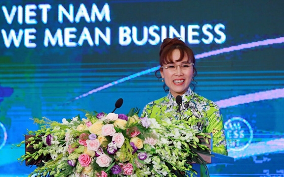 Bà Nguyễn Thị Phương Thảo phát biểu tại một hội thảo về kinh tế.