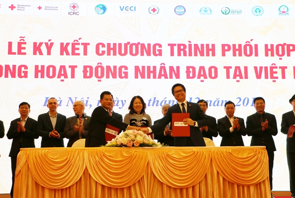 Các đơn vị, tổ chức ký Chương trình phối hợp với Hội Chữ thập đỏ Việt Nam.