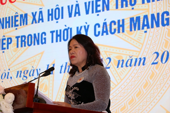 Đồng chí Nguyễn Thị Xuân Thu, Bí thư Đảng đoàn, Chủ tịch Hội Chữ thập đỏ Việt Nam phát biểu tại hội nghị.