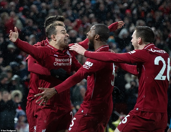 Shaqiri ăn mừng bàn thắng với các đồng đội. Ảnh: Dailymail