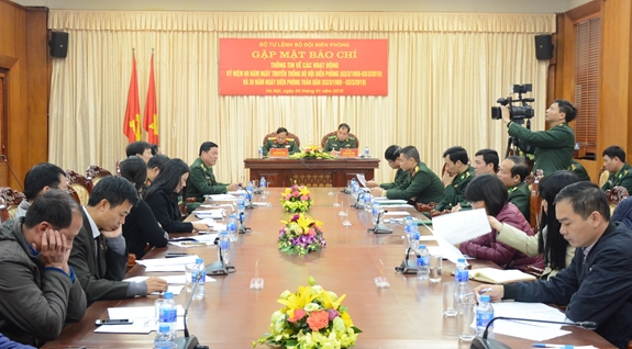 Quang cảnh buổi gặp mặt báo chí.