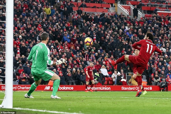 Salah tỏa sáng với một cú đúp vào lưới Crystal Palace. Ảnh: Dailymail