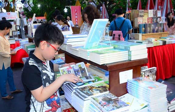 Góc sách dành cho thiếu nhi luôn có nhiều độc giả trung thành.
