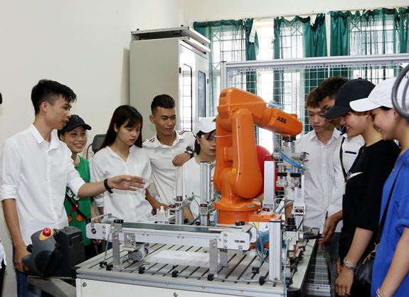 Đào tạo nghề kỹ thuật cao tại Trường Đại học Công nghiệp Hà Nội. Ảnh: MẠNH DŨNG