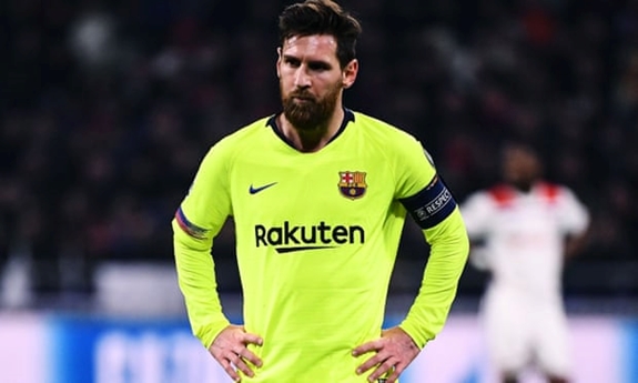 Dáng vẻ thất vọng của Messi sau trận hòa 0-0 khó tin của Barca trước Lyon. Ảnh: The Guardian