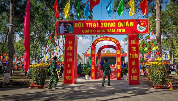 Các địa phương trên địa bàn Quân khu 9 đều tổ chức Hội trại tòng quân để cổ vũ, động viên thanh niên lên đường thực hiện nghĩa vụ quân sự. Ảnh: HỒNG HIẾU