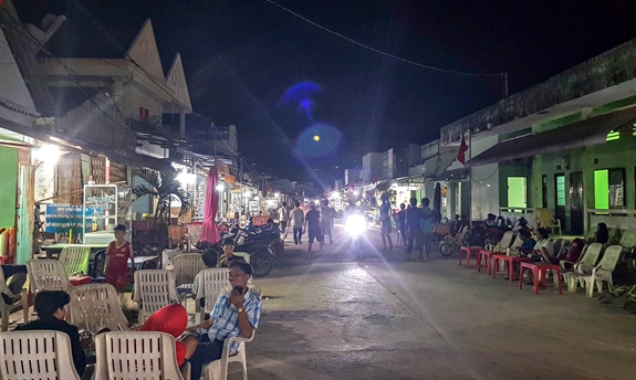Một góc xã đảo Thổ Châu về đêm.