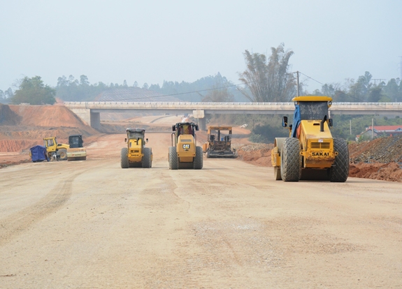 Thi công đường cao tốc Bắc Giang-Lạng Sơn, tuyến kết nối với cao tốc Đồng Đăng-Trà Lĩnh.