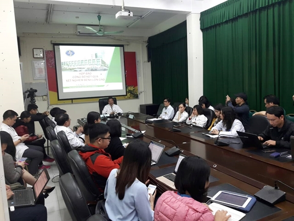 PGS,TS Nguyễn Văn Kính, Giám đốc BV Bệnh Nhiệt đới Trung ương thông tin với báo chí chiều 15-3.