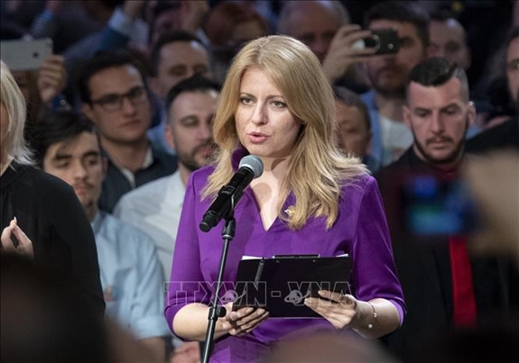 Bà Zuzana Caputova phát biểu tại Bratislava, Slovakia, ngày 30-3 sau khi giành chiến thắng trong cuộc bầu cử Tổng thống. Ảnh: TTXVN