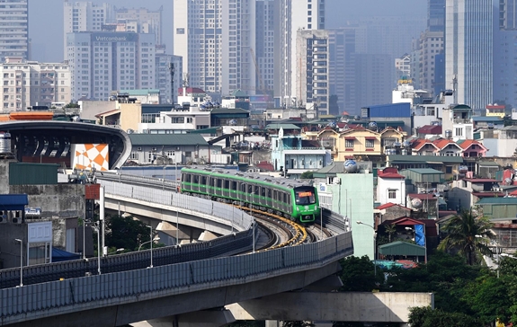 Đoàn tàu vận hành thử nghiệm trên tuyến đường sắt Cát Linh - Hà Đông. Ảnh: TRỌNG HẢI.