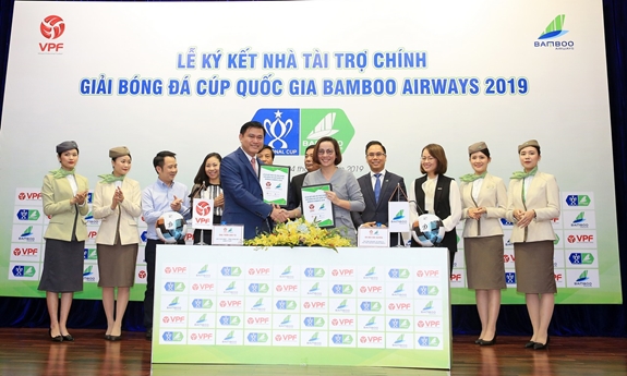 Lễ ký thỏa thuận hợp tác giữa VPF và Bamboo Airways tài trợ cho Cúp Quốc gia 2019.