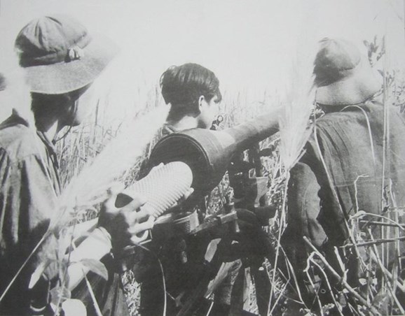 Kéo địch ra ngoài mà đánh