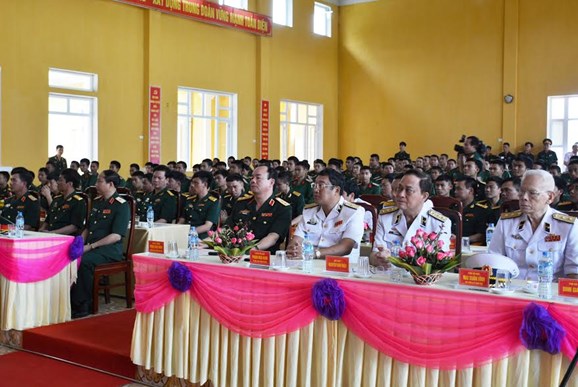 Đồng chí Mai Xuân Vĩnh được phong tặng danh hiệu Anh hùng LLVT nhân dân