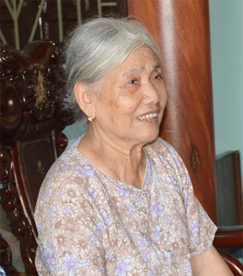 Cô gái Bãi Sậy dùng đòn gánh đánh Tây