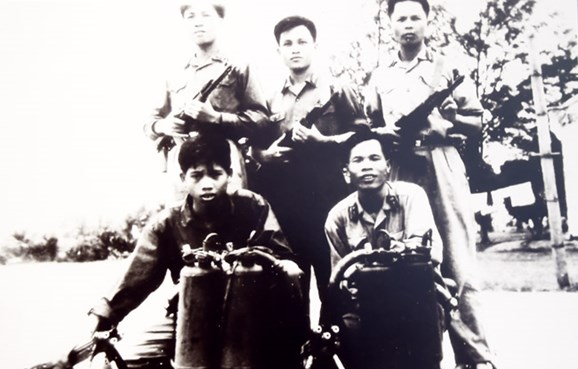Bộ đội Hóa học tiêu diệt địch bằng súng phun lửa