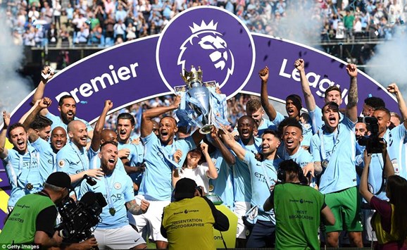 Man City chính thức nâng cúp vô địch Premier League