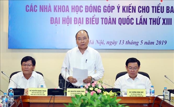 Thủ tướng Nguyễn Xuân Phúc, Trưởng Tiểu ban Kinh tế-Xã hội Đại hội đại biểu toàn quốc lần thứ XIII của Đảng phát biểu. Ảnh: TTXVN.
