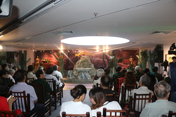 Không gian sống động của đêm thơ “Huyền thoại Trường Sơn”.