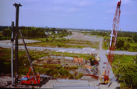 Một gói thầu dự án đường cao tốc Trung Lương-Mỹ Thuận đang triển khai thi công.