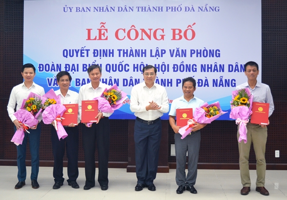 Trao quyết định bổ nhiệm Chánh văn phòng, Phó Chánh văn phòng Đoàn ĐBQH, HĐND và UBND thành phố Đà Nẵng.
