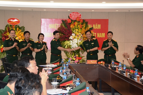 Thượng tướng Phan Văn Giang thăm, chúc mừng Trung tâm Phát thanh-Truyền hình Quân đội