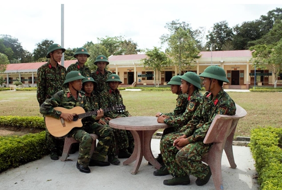 Dù tuổi đời còn trẻ, nhưng sĩ quan trẻ đã có những đóng góp rất đáng kể trong đấu tranh bảo vệ quyền và lợi ích của đất nước và dân tộc.