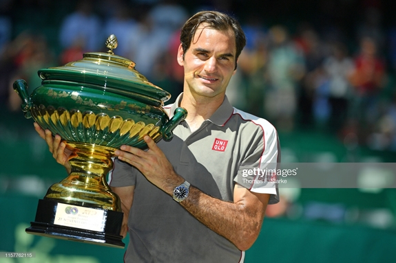 Roger Federer đăng quang vô địch Giải quần vợt Halle Open 2019. Ảnh: Getty