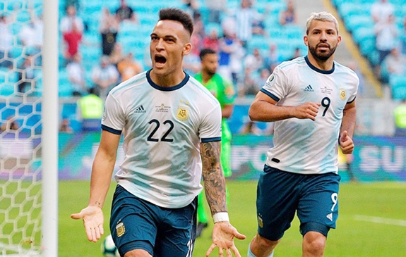 Aguero và Lautaro cùng nhau nổ súng. Ảnh: Gettyimages.
