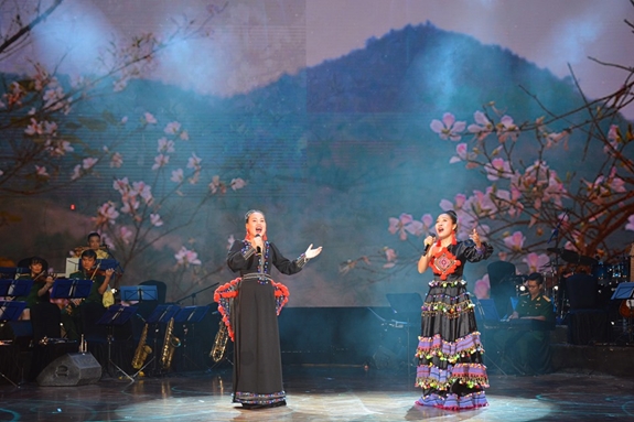 Song ca nữ “Những bông hoa hỏa tuyến”