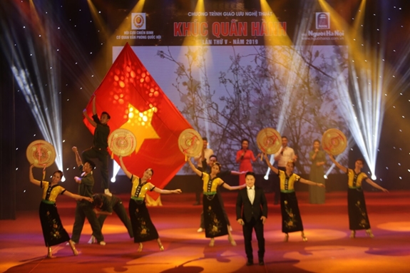 Tiết mục ca múa nhạc trong chương trình.