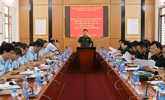 Trung tướng Ngô Minh Tiến chủ trì kiểm tra công tác Giáo dục-đào tạo và xây dựng chính quy tại Trường Sĩ quan Không quân.