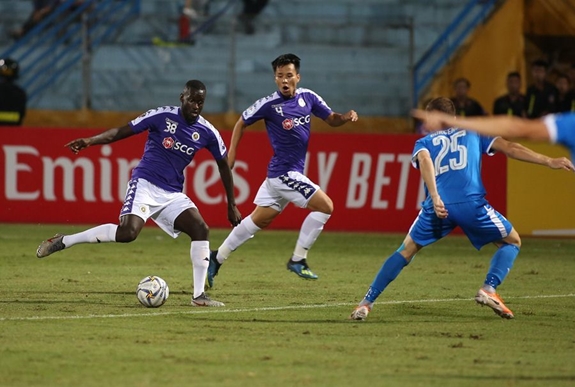 Hà Nội FC chủ động đẩy cao đội hình. Ảnh: vietnamnet.