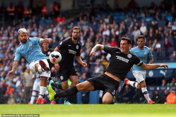 Tiền đạo Aguero tỏa sáng với cú đúp và một đường kiến tạo thành bàn, giúp Man City thắng đậm 4-0 trước Brighton. Ảnh: Getty