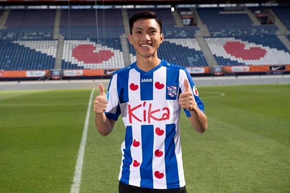 Đoàn Văn Hậu tự tin khi ra mắt đội bóng mới. Ảnh: SC Heerenveen.