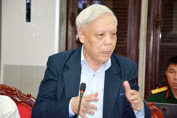 PGS, TS Nguyễn Trọng Phúc, nguyên Viện trưởng Viện Lịch sử Đảng, Học viện Chính trị Quốc gia Hồ Chí Minh phát biểu tại hội nghị.