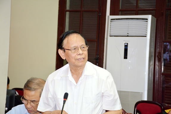 Đồng chí Nguyễn Hồng Vinh, nguyên Ủy viên Trung ương Đảng, nguyên Chủ tịch Hội đồng Lý luận phê bình văn học nghệ thuật Trung ương phát biểu tại hội nghị.