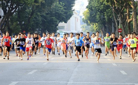 Đông đảo VĐV tranh tài ở Chung kết Giải chạy Báo Hànộimới mở rộng lần thứ 46-Vì hòa bình năm 2019.