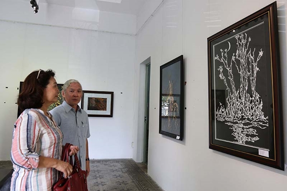 Triển lãm diễn ra đến hết ngày 12-10.