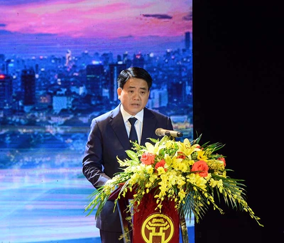 Đồng chí Nguyễn Đức Chung, Uỷ viên Trung ương Đảng, Phó bí thư Thành ủy, Chủ tịch Ủy ban nhân dân, Chủ tịch Hội đồng Thi đua-Khen thưởng thành phố Hà Nội phát biểu.