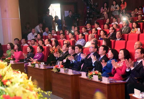 Các đại biểu tham dự chương trình.