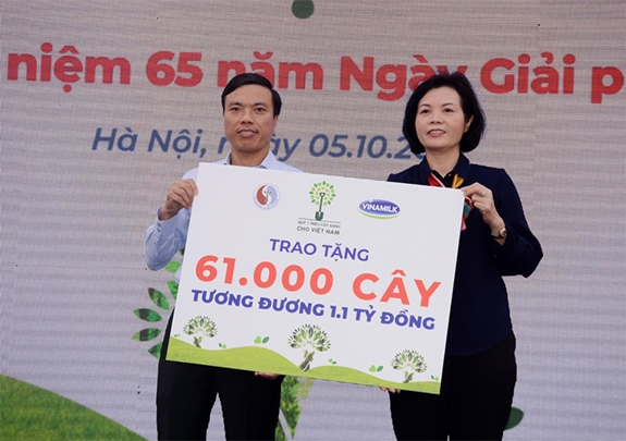 61 nghìn cây xanh và 119 nghìn ly sữa được trao tặng tại Hà Nội
