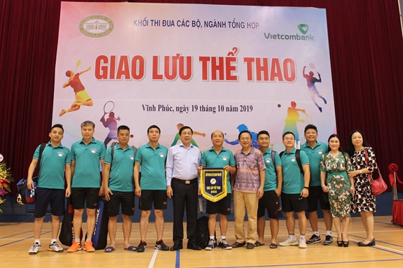 Niềm vui của đội tuyển Bộ Tài chính khi đoạt giải nhất toàn đoàn.