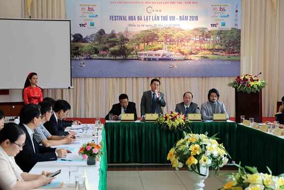 Ban tổ chức giới thiệu Festival hoa Đà Lạt lần thứ VIII.