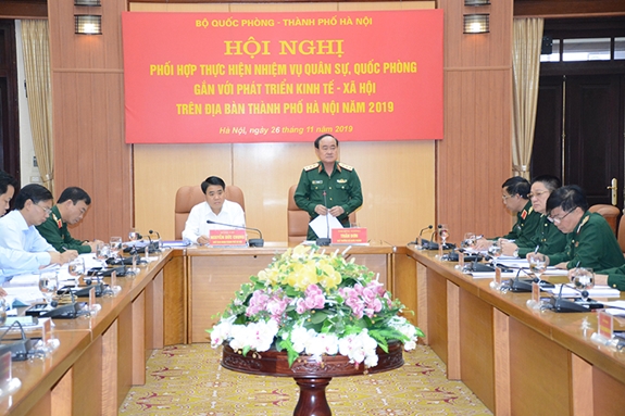 Thượng tướng Trần Đơn và đồng chí Nguyễn Đức Chung chủ trì hội nghị.