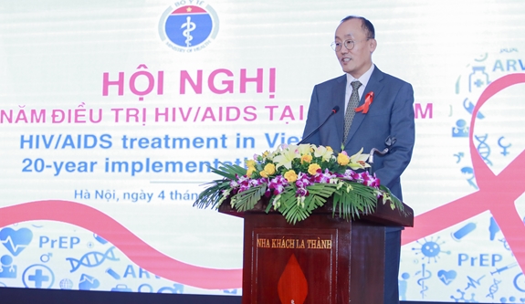 Ông Kidong Park, trưởng đại diện Tổ chức Y tế thế giới tại Việt Nam phát biểu tại hội nghị.