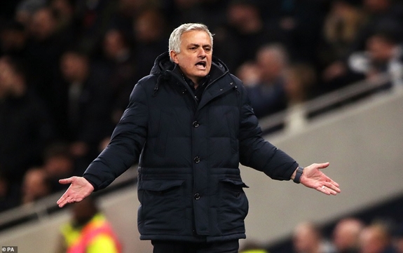 HLV Jose Mourinho thất bại khi gặp lại đội bóng cũ Chelsea. Ảnh: PA