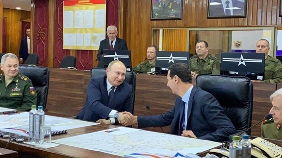 Tổng thống Nga Vladimir Putin có cuộc gặp với người đồng cấp Syria Bashar al-Assad tại Damascus. Ảnh: RT