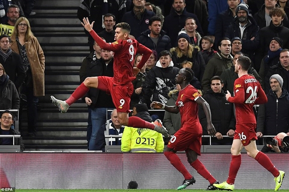 Firmino giúp Liverpool tiếp tục "bay cao" tại giải Ngoại hạng Anh mùa này. Ảnh: EPA.